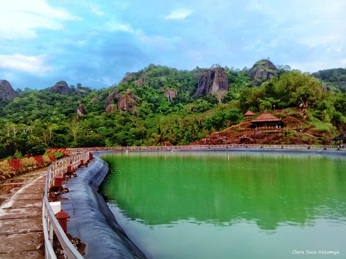 EMBUNG NGLANGGERAN, SATU-SATUNYA YANG COCOK UNTUK WISATA KELUARGA DI